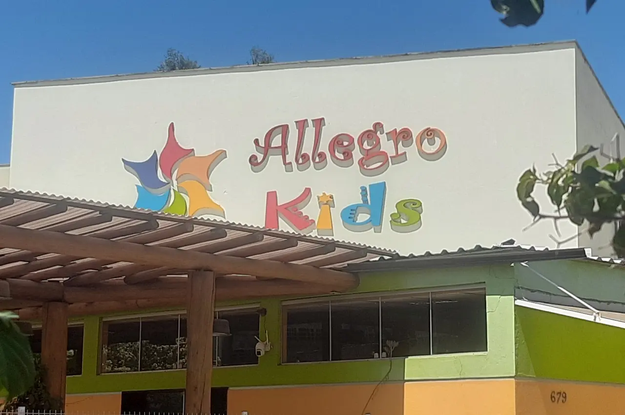 Fachada Letreiro Allegro Kids